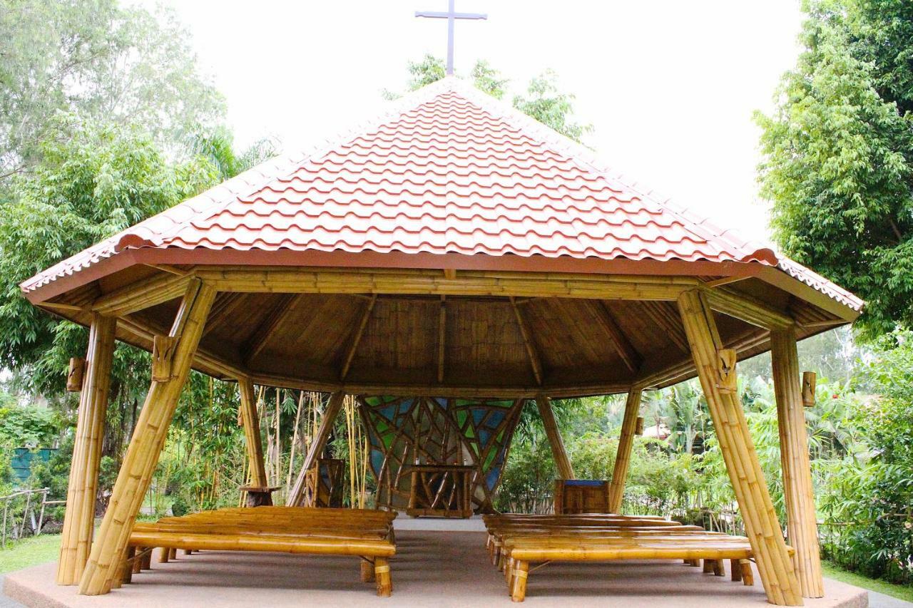 Nature's Village Resort Bacolod Extérieur photo